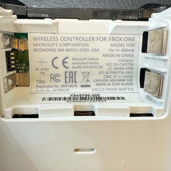 Microsoft 1708 Xbox One Controller - White - TESTED WORKING! - Picture 8 of 10